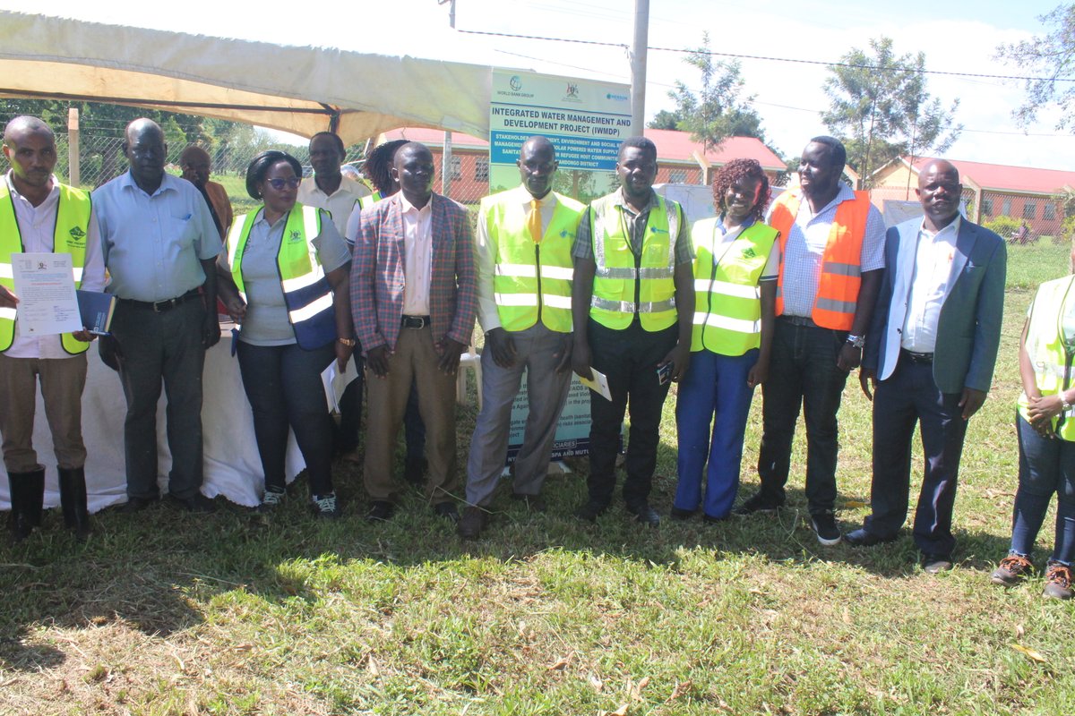 Kiryandongo District together with Ministry of Water and Environment have handed over sites for the construction of solar piped water systems and sanitation facilities in Mutunda,Gaspa and Nyakabaale rural growth centres at 13.7 billion shillings <a href="/min_waterUg/">MINISTRY OF WATER AND ENVIRONMENT 🇺🇬</a> <a href="/WorldBank/">World Bank</a>