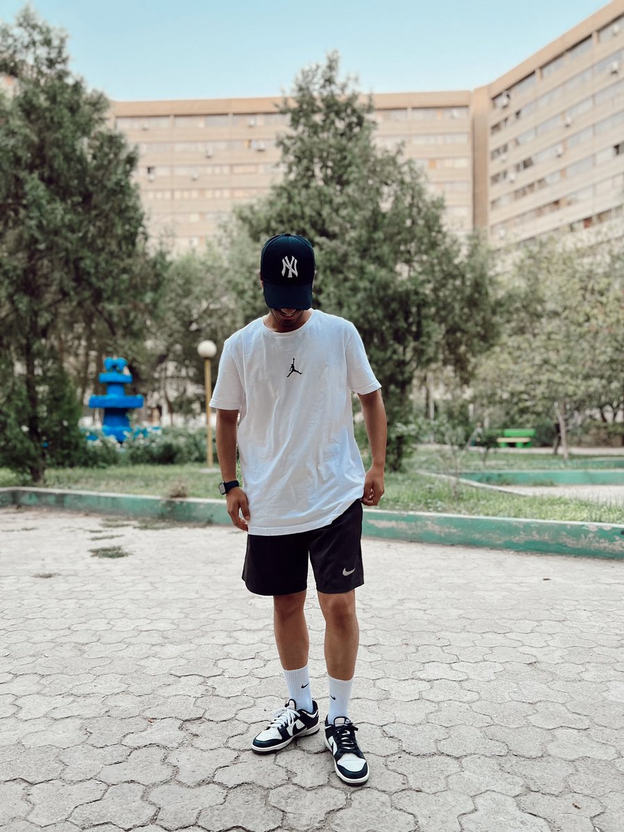 JavadKeshavarrz's tweet image. بعضي وقتا دنبال ستاره اي 
خدا ماه رو بهت مي‌رسونه ✨🌙
تابستون 1402