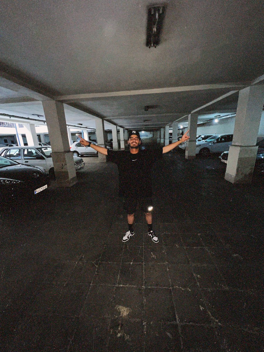 JavadKeshavarrz's tweet image. بعضي وقتا دنبال ستاره اي 
خدا ماه رو بهت مي‌رسونه ✨🌙
تابستون 1402