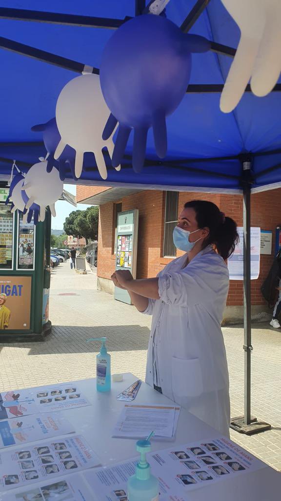 Taller d’higiene de mans pels veïns de Montcada i Reixac #SeguretatPacientsICS  #CAPMontcada #CAPLesIndianes  <a href="/icscat/">ICS. Generalitat</a> @apicsbcn