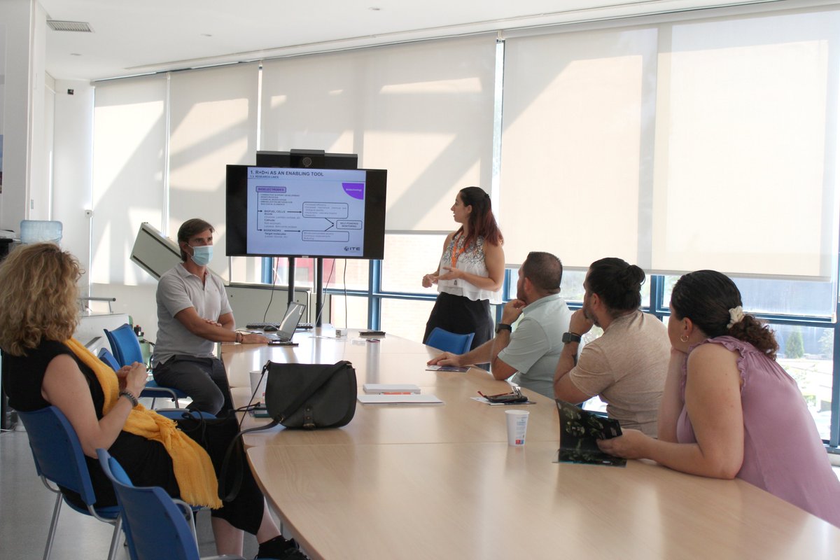 Redit_es's tweet photo. @comunidadUNACR @ibv_org @UPV Ayer por la tarde también pudieron visitar el @itenergia, donde se explicó como funciona un #institutotecnológicoREDIT y se profundizó en la experiencia derivada del proyecto #WatchPlant financiado por la UE 💪🏻 ¡Seguimos! @comunidadUNACR https://t.co/MN2WpnSNjI