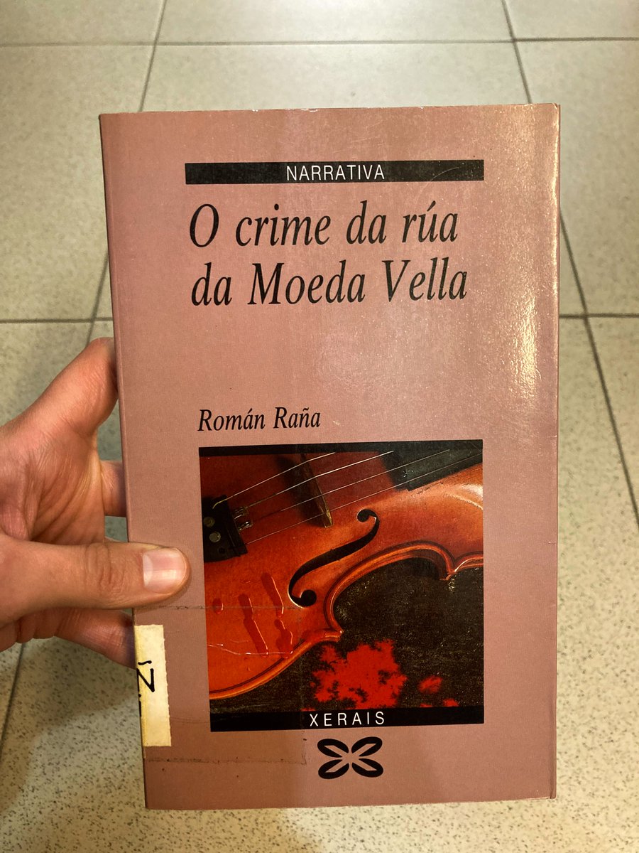 ComposLiteraria's tweet photo. 📚 Continuamos as nosas lecturas sobre Compostela e hoxe facémolo con Román Raña e a súa novela vencedora do Premio Blanco Amor, que ten como "protagonista" a un violín. Non tedes curiosidade por saber máis? 😉 https://t.co/wS6WsS6icM
