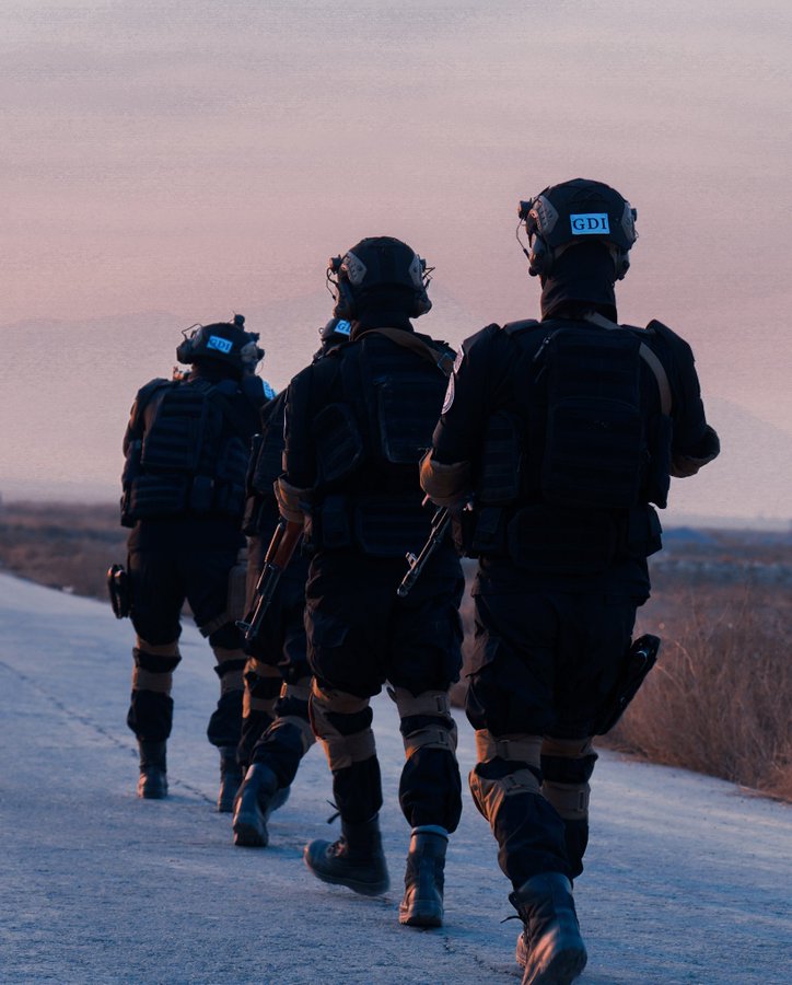 چاچی خیانت کړی دی زلیل سوی دی چاچی غلا کړی ده شرمیدلی دی چاچی ظلم کړی د الله عذاب پرراغلی دی.

دانظام دفدایانو دوینو دکونډو داوښکواودمظلومانو دقربانیوسخه جوړ دی پام چی شهیدان موهیر نسی هغوزانونه قربان کړل امانت یی ماوتاته پاته سو.
ترسوچی ژوندی یودنظام دفاع ته به په سراومال ولاړیو