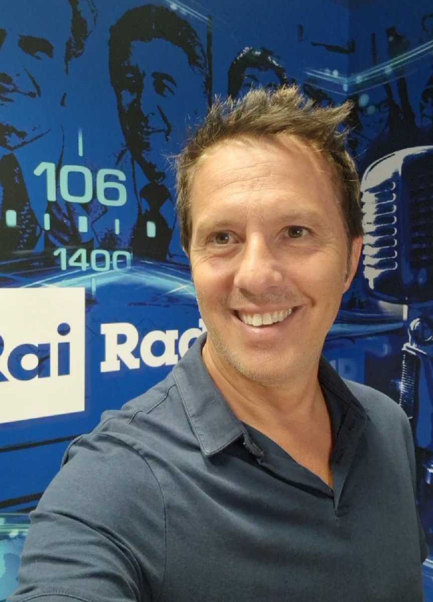 È partita la nuova stagione radiofonica e per me inizia con una novità: "Radio1 Streaming", tutta la musica dai vinili al digitale.  Un'immersione nei cambiamenti generazionali della musica. Dal lunedì al venerdì, alle 11.00, su <a href="/Radio1Rai/">Rai Radio1</a> 😎