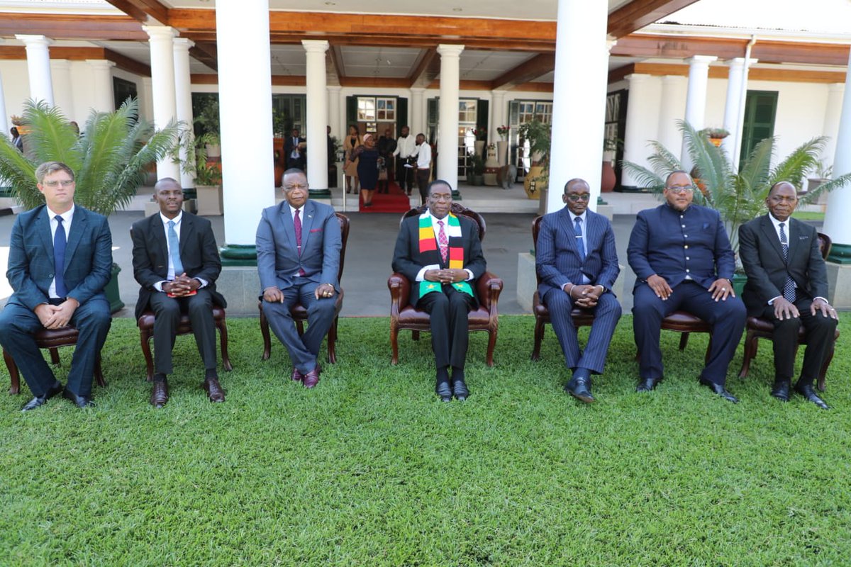 DiamondFMZim's tweet photo. Deputy ministers for ministries consisting; higher and tertiary education, youth empowerment and development  skills training and transport  sworn-in this morning https://t.co/mDkZge3m7l