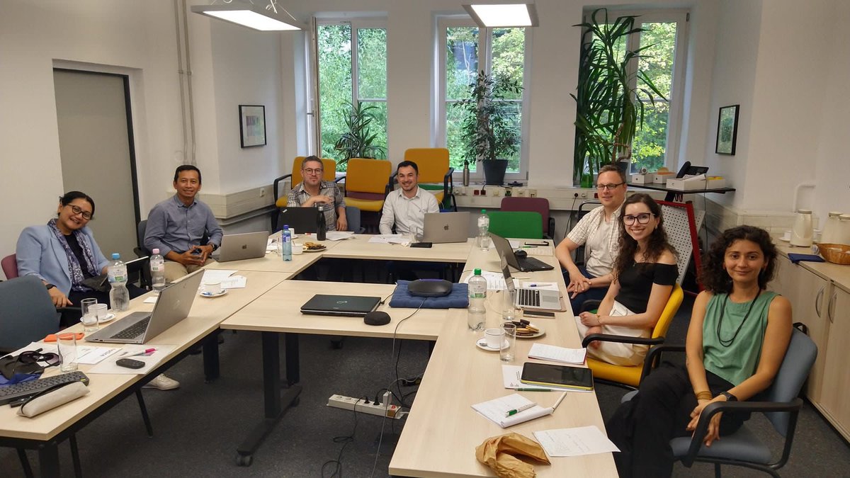 This week @MattKranke and I had the pleasure to host the workshop “Global Green Visions and World Order in the Anthropocene” at the Centre for Global Cooperation Research @GCR_21 @unidue Scholars from around the world presented their research either online or in Duisburg