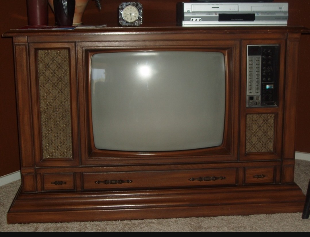 'Thanks, but I can move the TV by myself.' #ThingsNobodySaidInThe1980s