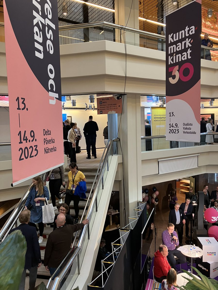 Tänään jatkuu #kuntamarkkinat Helsingissä. Pian pääsen myös kertomaan Lahden osbusta, Demokratia ja budjettivalta: Miten kunnan toimijoita otetaan mukaan talouden suunnitteluun -tilaisuudessa. Tule kuulolle jos olet paikalla (tila B3.2) 🙋🏻‍♀️#osbu #omalahti #lahti #lahestäydellinen