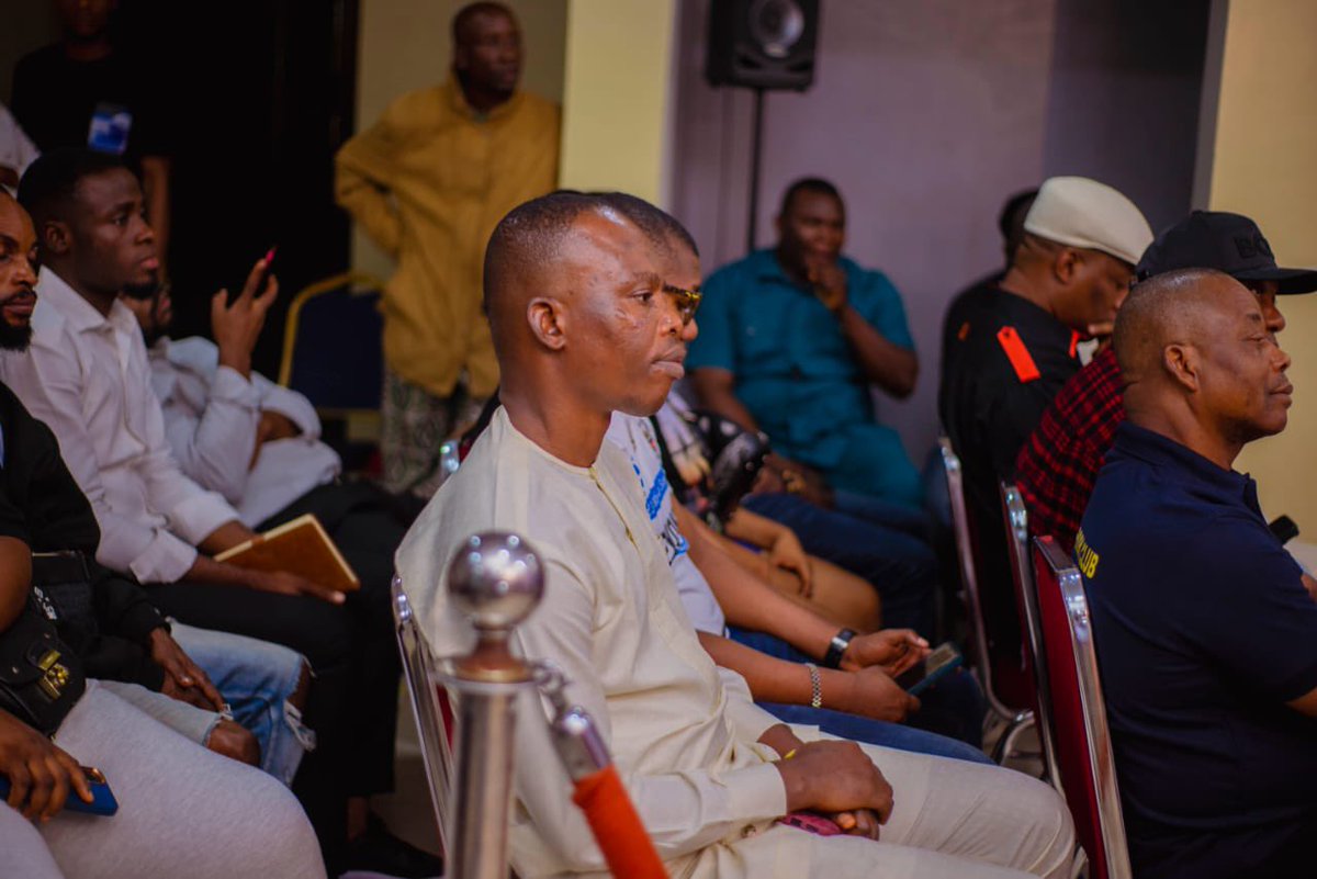 captain_edet's tweet photo. The Early hours witnesses at the #Readmania with @johnnieobot
#johnobotreadsaloud #UyoBookClub #ReadToLead #EYENAKWAIBOM
#bbrightvc #القبض_على_قلوري https://t.co/AjAUGRyCFk