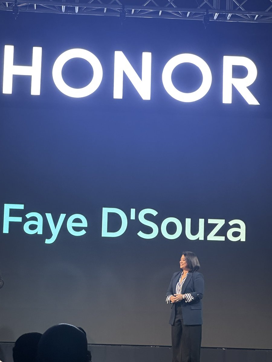 iamnavu_'s tweet photo. Welcome @fayedsouza 

#HONOR90
#ShareYourVibe
#HONOR90LaunchToday
#ShotOnHONOR90 
#FeelTheFreedom
@MadhavSheth1 @explorehonor @you_r_shubham @vaibhvwrites @harisree24 https://t.co/Wpg7bbDMIq