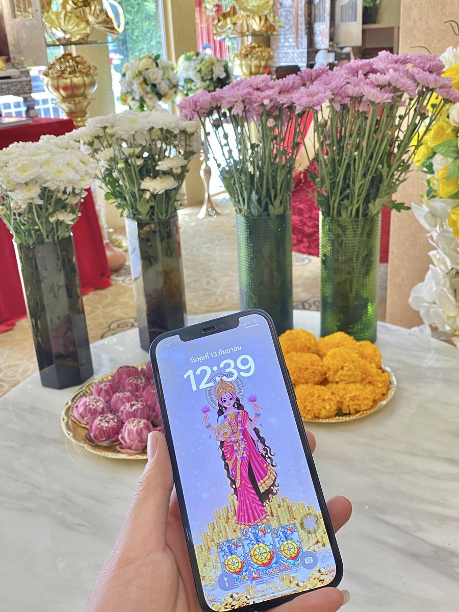 KicLung's tweet photo. 🔮พระเเม่ลักษมี🔮
 ✿ ถวายดอกไม้บูชาพระเเม่กันคะ
เอา ความเป็นศิริมงคล ความเฮงความปัง ความร่ำรวยโชคลาภ มาฝากคุณลูกค้าทุกๆท่านเลยนะคะ องค์ท่านสวยมากกกก🥰
♡⃛ ────────────⠀♡⃛  
 #วอลเปเปอร์ #วอลเปเปอร์เสริมดวง   #ดวงความรัก #ดูดวง #เสริมดวง  #พระเเม่ลักษมี https://t.co/ayUm927QV9