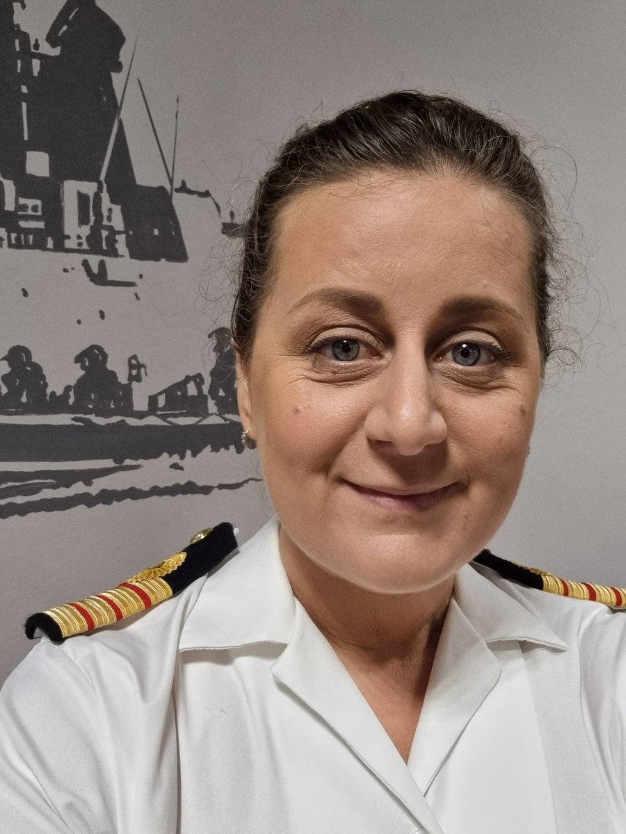 I've been called a girl by many men at work. Usually those I've sacked or upset. This is what a 'girl' looks like. The Head of UK Military Academic General Practice #GirlsInMedicine #ThisIsWhatAGirlLooksLike @doctorwibble @RoshanaMN @doctor_katie @DMS_DirMPandT @womenindefence