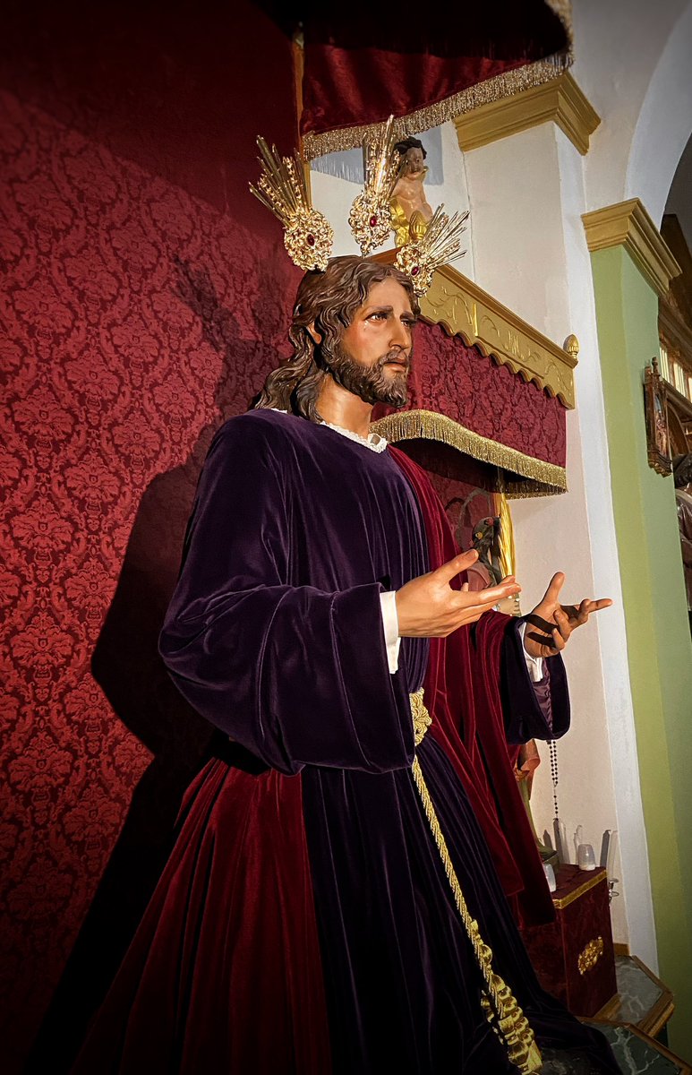 Así de imponente amanece NPJ de la Oración en el Huerto, ataviado de cara al Via Crucis Extraordinario de este sábado. Luce la túnica morada de terciopelo, potencias y cíngulo de salida. Además, estrena un mantolín de terciopelo burdeos donado por un Hermano.

#20AñosDeOración