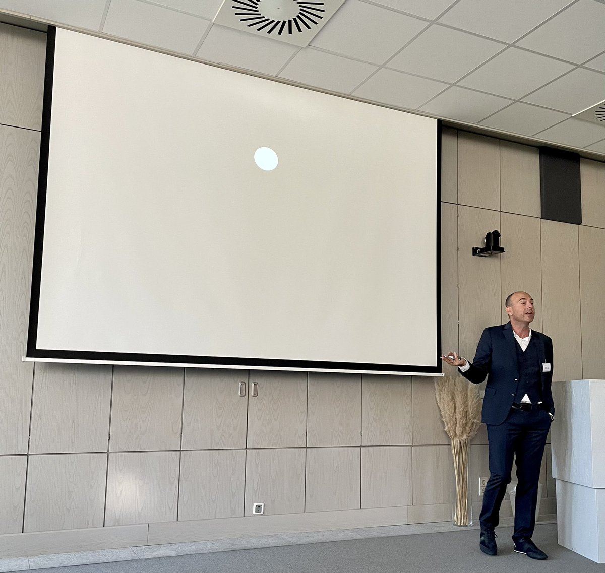 Olivia Luise Gern (@olivialuisegern) on Twitter photo <a href="/ThomasThum_TH2/">Thomas Thum</a> from @MHH_life and <a href="/CardiorPharma/">Cardior Pharmaceuticals - a Novo Nordisk company</a> shares out-of-the-box ideas for translational research towards treating heart diseases using a variety of RNA molecules #TC_Symp23 <a href="/TWINCOREtweets/">TWINCORE (inaktiv)</a> <a href="/ThomasThum_TH2/">Thomas Thum</a> from @MHH_life and <a href="/CardiorPharma/">Cardior Pharmaceuticals - a Novo Nordisk company</a> shares out-of-the-box ideas for translational research towards treating heart diseases using a variety of RNA molecules #TC_Symp23 <a href="/TWINCOREtweets/">TWINCORE (inaktiv)</a>