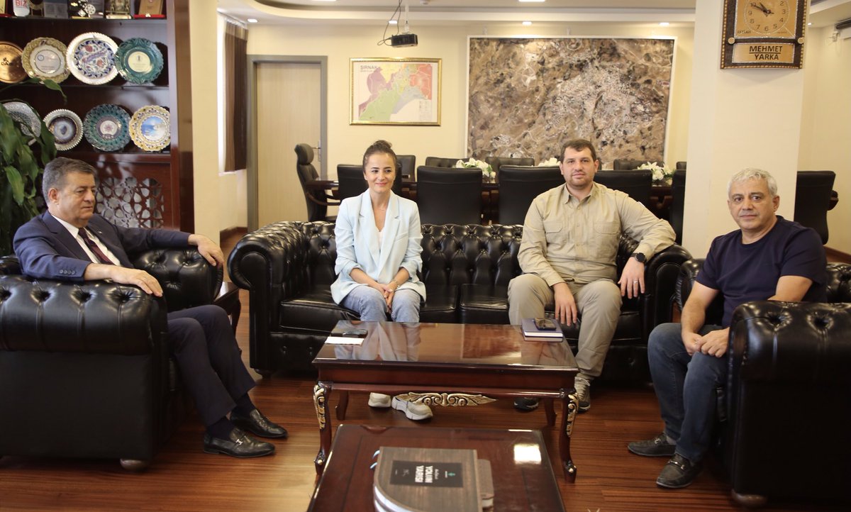 TPAO Bölge Müdür Yardımcısı Sn.Enver Gümüş ve beraberindeki heyeti belediyemizde ağırladık.
Görüşmemizde Türkiye Petrollerinin bölgemizde devam eden çalışmalarına ilişkin kıymetli paylaşımlarda bulunduk.