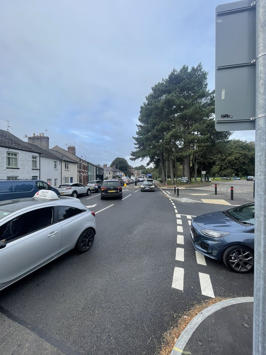 deiansound's tweet image. Q: I bet you can’t make the traffic worse along Cathedral Road #pontcanna #cardiff
@cardiffcouncil : hold my beer 🍺
#pollution #traffic #chaos