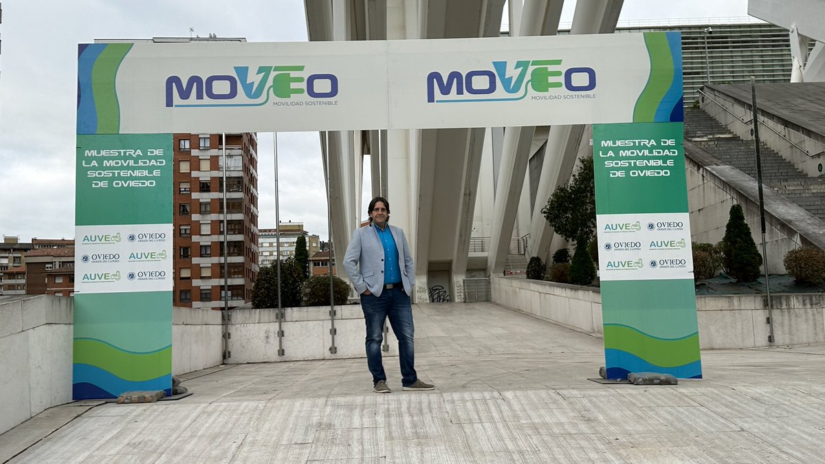 Todo listo para que arranque #Moveo en Oviedo, organizado por <a href="/AsociacionAUVE/">AUVE</a>, con la colaboración de <a href="/autofacil/">Autofácil</a>. Preside la entrada el <a href="/BMWEspana/">BMW España</a> iX M60.