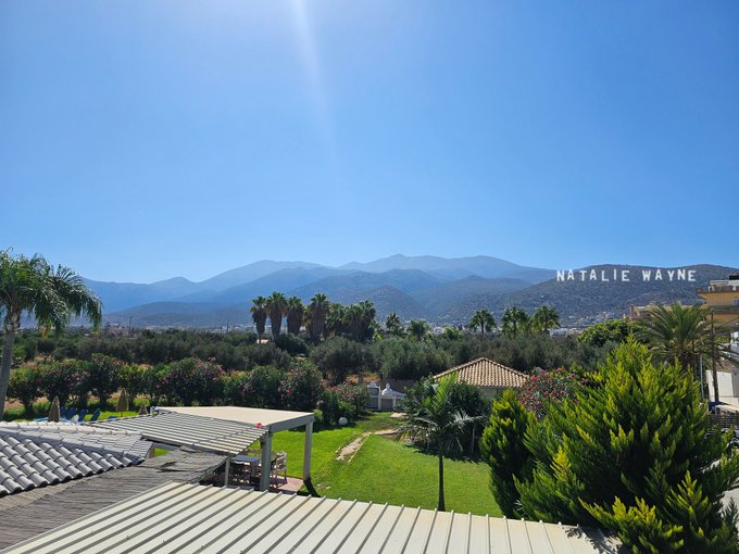 Uwielbiam się budzić z takim widokiem! Nawet nie wiedziałam, że jestem tu tak znana 🤣🤣🤣 https://t.co