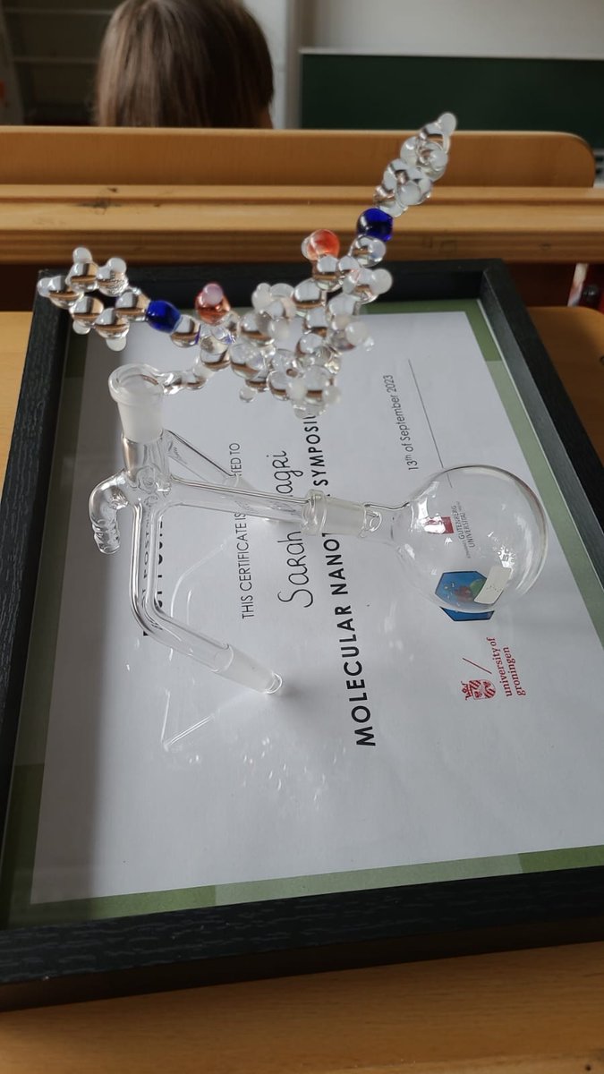 I won a poster prize at the Molecular Nanotours Symposium 2023 🥳Big thanks to the organizers from the <a href="/FeringaLab/">Feringa Lab</a>, <a href="/PolBesenius/">Besenius Lab</a> group and the Waldvogel group for the prize, the beautiful glass sculpture and the great symposium!
