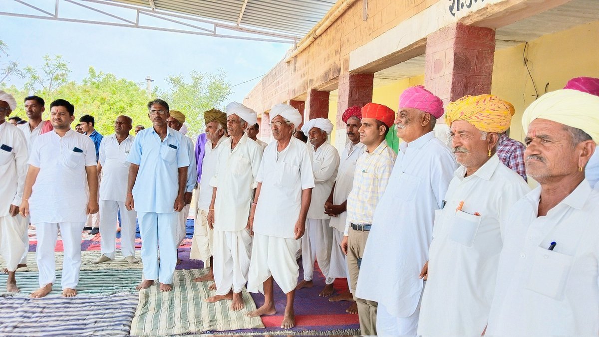 BaytuBalaram's tweet photo. बायतु विधानसभा क्षेत्र के राजकीय उच्च प्राथमिक विद्यालय सुथारों की ढाणी, जाखड़ा (गिड़ा) में पंचायत स्तरीय खेलकूद प्रतियोगिता का शुभारंभ कर खिलाड़ियों का उत्साहवर्धन किया।

#kanod #कानोड़ #Gida #गिड़ा #Baytu #बायतु https://t.co/bf7pYbVjxr