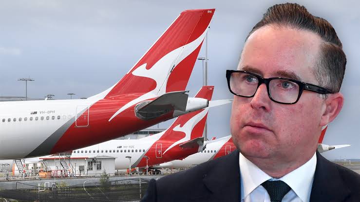 What kind of company and what kind of person illegally sacks over 1700 workers during a Pandemic and lockdown, the worst time in their lives? @Qantas does and #AlanJoyce does.
 How do they pay their bills? How do they feed their family? Absolute immoral filth of the worst kind 🖕