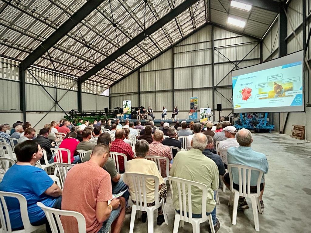 FieldViewFrance's tweet photo. #EnDirectde la plateforme Culture Champs alsacienne
Au programme pour les participants : 
👉Récolte en direct
👉Désherbage avec @DesherbageBayer 
👉Visites des essais en virtuel avec Climate Fieldview https://t.co/DjJHfCNmJ2