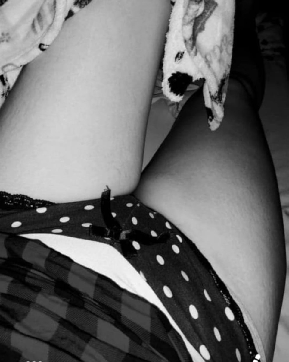 Con mucho frío y deseando tu calor esposo mío. #swingerbogota #hotwife #sexo #Bogotá #putiesposa