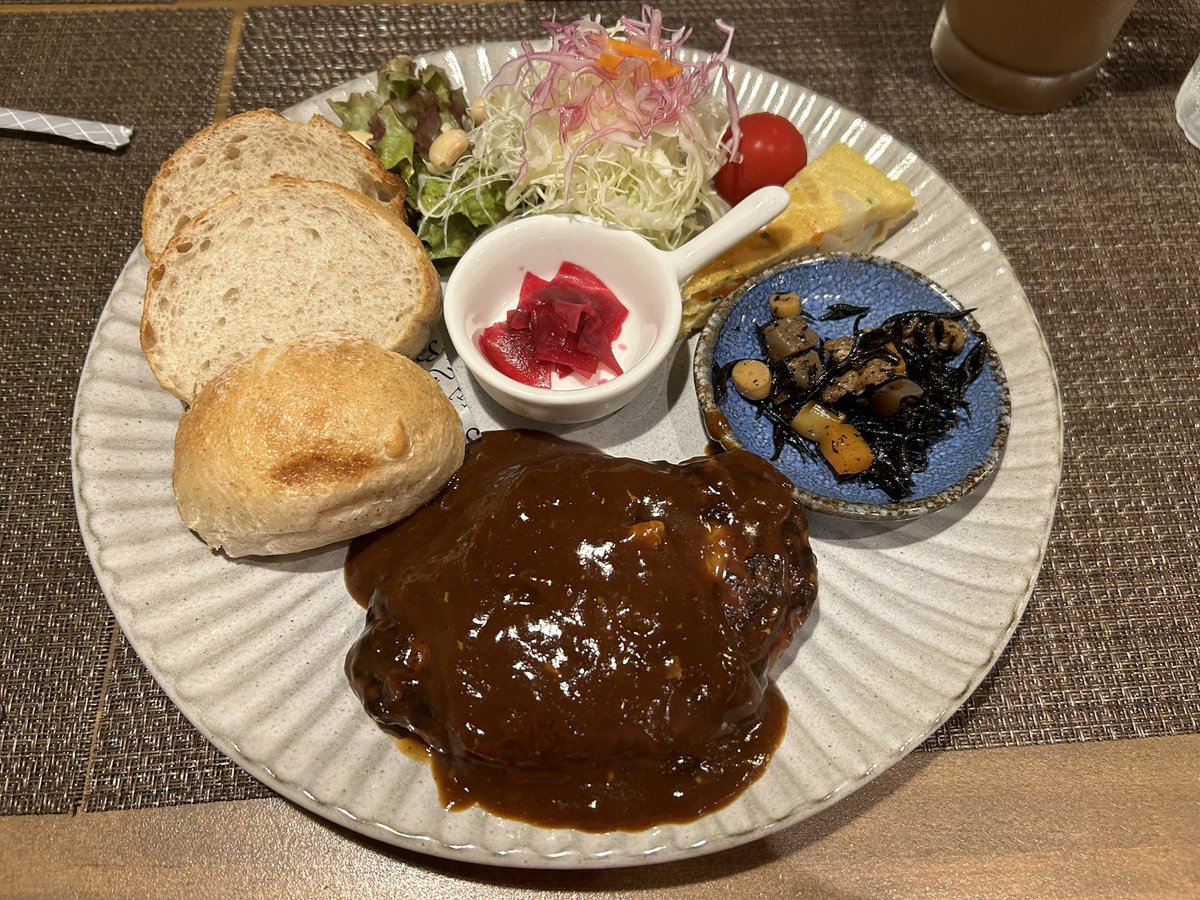 yuunamoon1's tweet photo. 孫の祖父母参観日が
無事に終わって
ランチへ…娘が予約してくれた
OSTERIA× BAR 鱗さん
美味しかった〜‼️
孫用にメニューにない
お任せお子様ランチを作って
くれたました💕ちゃんと、食べられないものを聞いてくれて、ミニトマト抜いてくれました🥰
どれも美味しかった〜🥰
#OSTERI BAR 鱗 https://t.co/XOtotK0eGc