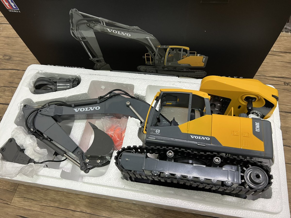 ToysterDotSg's tweet image. DOUBLE E Hobby Licensed Volvo 3 in 1 RC Alloy Excavator 1/16 Scale E598-003. Toyster Exclusive!

Shop Online @ toyster.sg/collections/do…

Purchase In Store Fri &amp;amp; Sat (12pm - 6pm). Free parking on Saturday.
#toystersg #toystersingapore #doublee #doubleecada