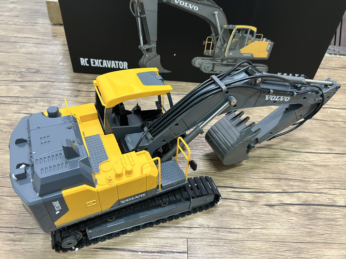 ToysterDotSg's tweet image. DOUBLE E Hobby Licensed Volvo 3 in 1 RC Alloy Excavator 1/16 Scale E598-003. Toyster Exclusive!

Shop Online @ toyster.sg/collections/do…

Purchase In Store Fri &amp;amp; Sat (12pm - 6pm). Free parking on Saturday.
#toystersg #toystersingapore #doublee #doubleecada
