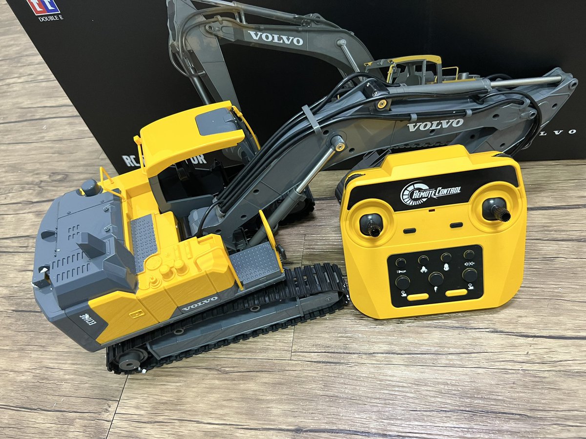 ToysterDotSg's tweet image. DOUBLE E Hobby Licensed Volvo 3 in 1 RC Alloy Excavator 1/16 Scale E598-003. Toyster Exclusive!

Shop Online @ toyster.sg/collections/do…

Purchase In Store Fri &amp;amp; Sat (12pm - 6pm). Free parking on Saturday.
#toystersg #toystersingapore #doublee #doubleecada