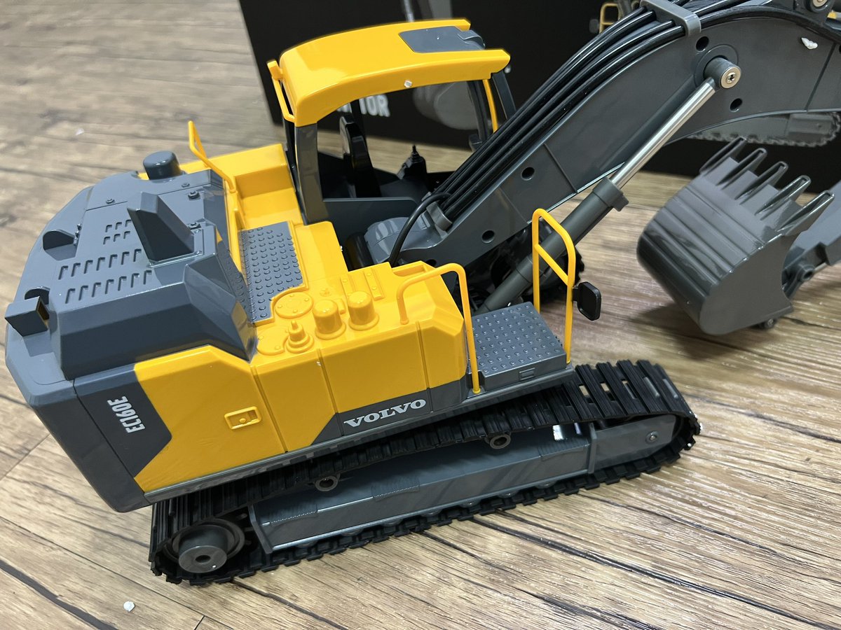 ToysterDotSg's tweet image. DOUBLE E Hobby Licensed Volvo 3 in 1 RC Alloy Excavator 1/16 Scale E598-003. Toyster Exclusive!

Shop Online @ toyster.sg/collections/do…

Purchase In Store Fri &amp;amp; Sat (12pm - 6pm). Free parking on Saturday.
#toystersg #toystersingapore #doublee #doubleecada