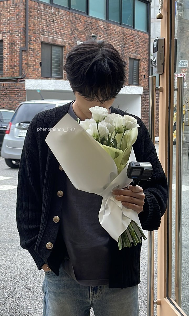 현상이 꽃집 다녀갔어 🥹
생일축하해 현상아 !! 🩷
#이_모든게_현상이의_생일을_축하하고_있어