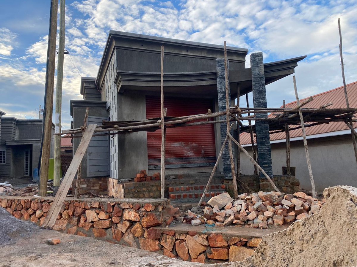arclamackug's tweet photo. π§ Building safely with @arcmarkugποΈ
On a construction site:
PPE gear - hard hats, vests, steel-toed boots are a must!
Stay clear of heavy equipment.
Use designated walkways.
Obey safety signs.
Report hazards to the supervisor.
Safety first!
#ConstructionSafety #ArcMarkUG https://t.co/xEBDTX30nq