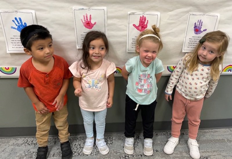UtSchoolsDB's tweet photo. Preschoolers at the Jean Massieu School loved the feeling of the paint on their hands, and had fun learning about hearts and different colors while making their own art project. #aslthat #deafsuccess #weareusdb https://t.co/x4FJb7xAy3