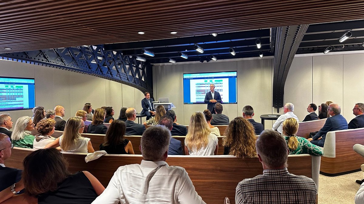 Louvre Banque Privée tweet media