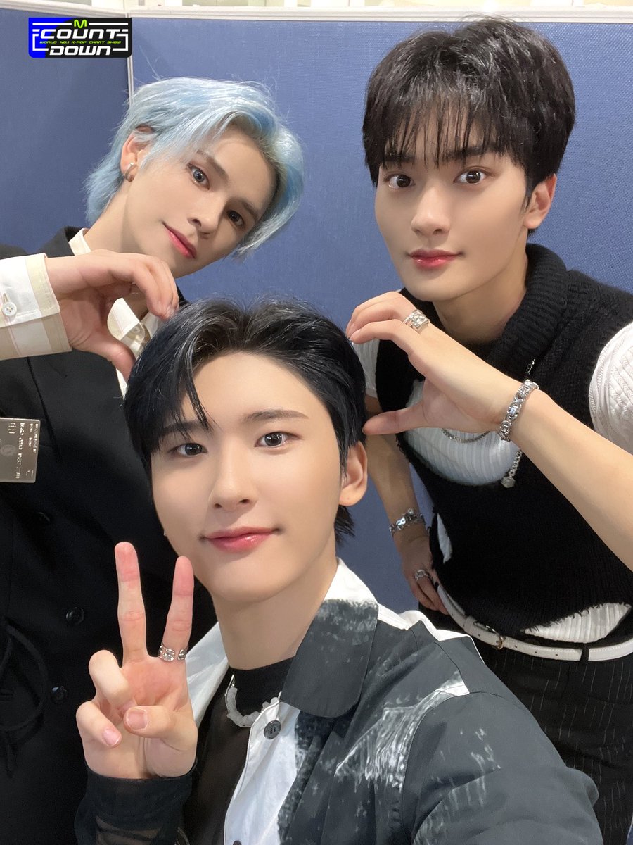 러비티~💕 다들 준비됐나요❓
9월 된지 언제인데...
다들 정말 구.정.모 하고 있죠??👀

구✨월에는 
정✨신없이 크래비티를 향해 질주하는 사람들의 
모✨임🫶

엠카는 이미 가입 완료! 
벌써 414시간째 끝없는 질주중🏃‍♀️🏃🏃‍♂️💨
#CRAVITY #Ready_or_Not