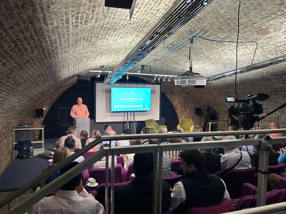 <a href="/leerobertson64/">Lee Robertson FCSI FRSA</a> kicking off <a href="/octomembers/">@octomembers</a> #progressiveplanning conference - another packed house <a href="/theRSAorg/">The RSA</a> &amp; always a great value day, idea sharing &amp; v little ego 😃