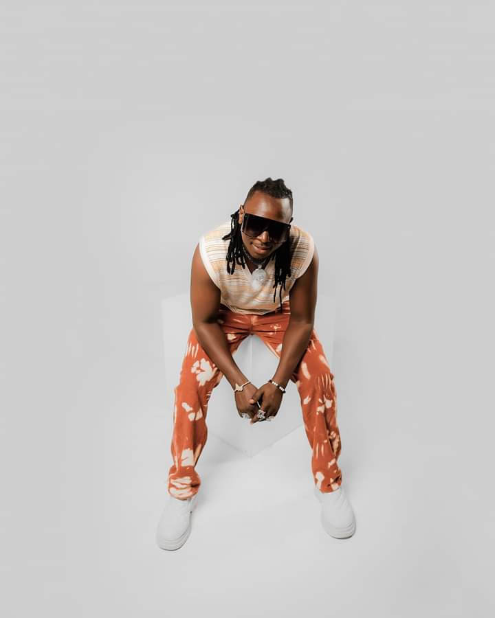 Ridding Killerr.... What's your favourite @vyper_ranking song?
#Jikonkone