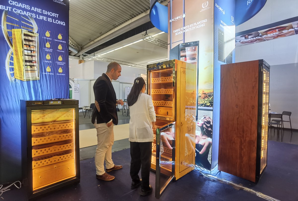 RachingOfficial's tweet image. Everything is ready! Come and visit us. Lots of new walk-in cigar humidors will be here.  Booth No. 7.c28 

#InterTabac #rachinghumidor #raching #cigarhumidor