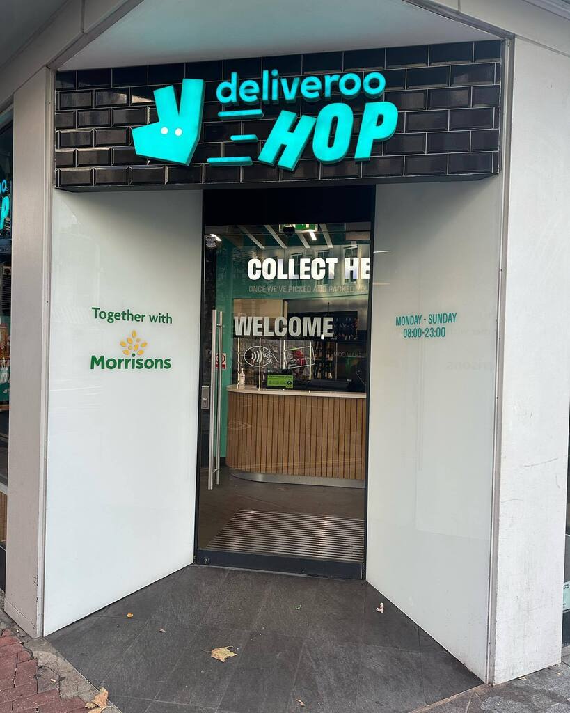 Timothy_Hughes's tweet image. Did you know @deliveroo now have shops? With @morrisons #retail #retailstore #ecommerce #homedelivery #homedeliveryservice instagr.am/p/CxKnkixNzd5/