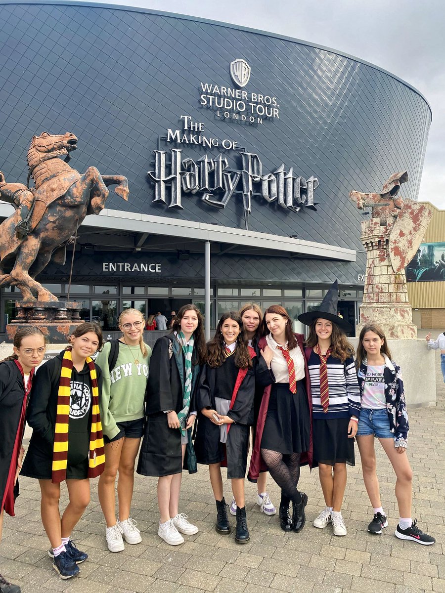 SILC_France's tweet photo. 𝗕𝗶𝗹𝗹𝗲𝘁𝘀 𝗽𝗼𝘂𝗿 𝗹𝗲 #studiosharrypotter 𝗱𝗶𝘀𝗽𝗼𝗻𝗶𝗯𝗹𝗲𝘀 !🔊
🔔 À vendre 1 voucher de 𝟭𝟳 𝗯𝗶𝗹𝗹𝗲𝘁𝘀 (15 enfants + 2 adultes). 
📅25 octobre à 15h00
💰 805 €
Plus d'infos ➡️contact@silc.fr / 05.45.97.41.60.
#SILC #HarryPotter #londres #GrandeBretagne https://t.co/N5uvBcMnAF