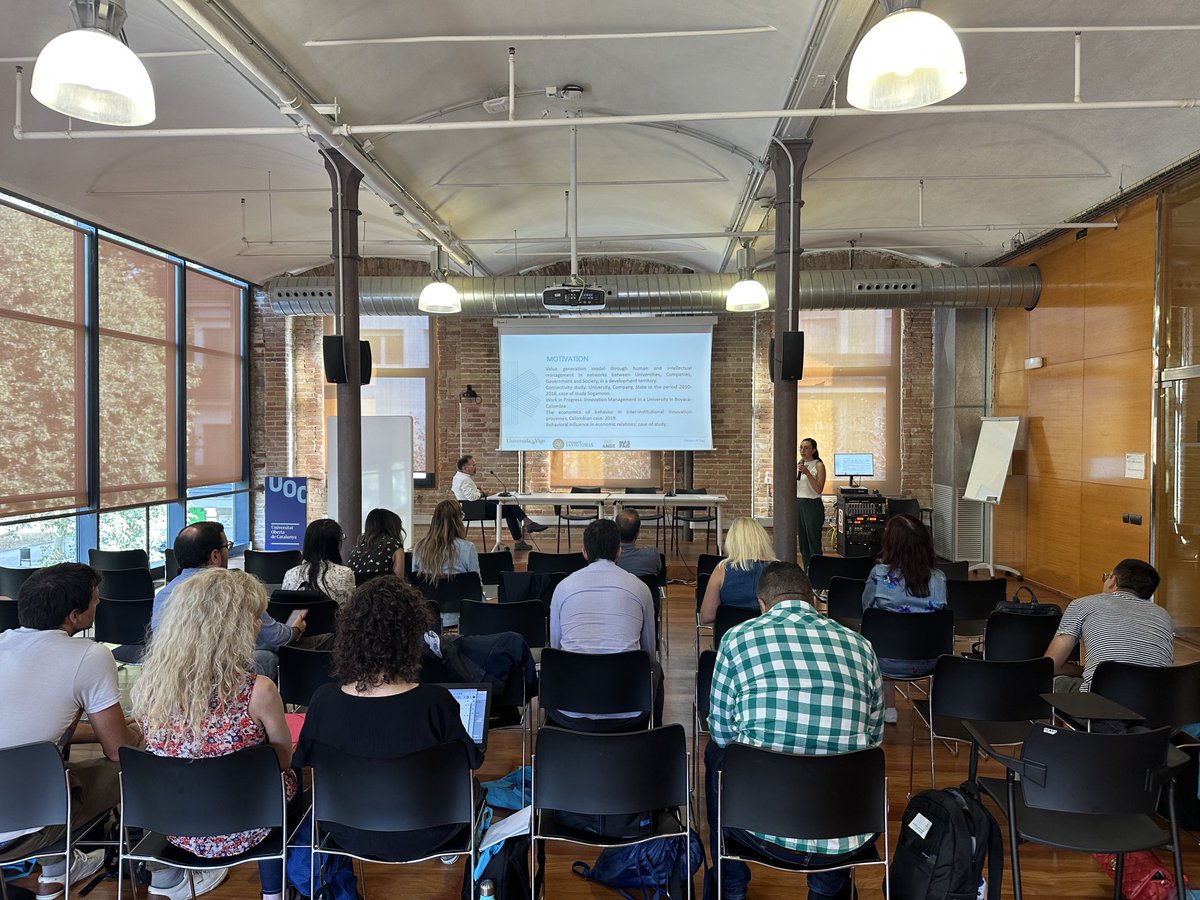 Carles_MO's tweet photo. At the 1st Paper session of VI #SNAR, moderated by @IND_LOC, with attendance #onsite and #online at @UOCuniversitat #Research #PhD #EarlyCareer @ERSA_org @NewsRSAI @AECR3 @UOCecoempresa https://t.co/ZfaFS2pJnY