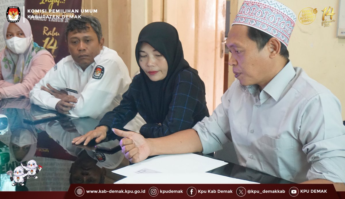 kpu_demakkab's tweet photo. Hai #TemanPemilih, KPU Kabupaten Demak melaksanakan Rapat Pleno Penggantian Antarwaktu (PAW) Anggota DPRD Kabupaten Demak dari Partai Kebangkitan Bangsa (PKB) atas nama Nurul Muttaqin pada Kamis (14/9/2023).
#KPUDemak
#kpumelayani
#pemiluserentak2024
#pemilusaranaintegrasibangsa https://t.co/eyEf16nxe1