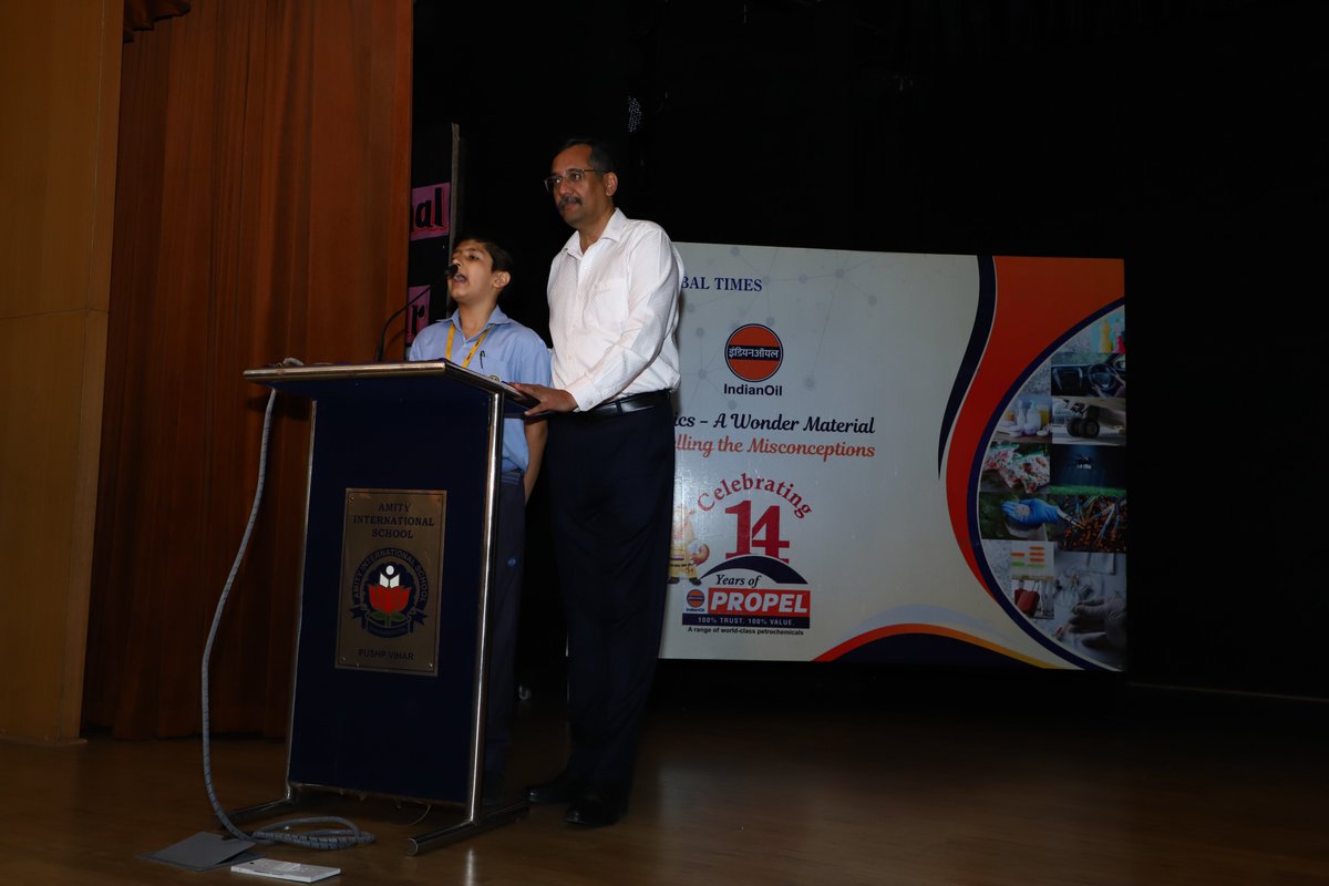 iocl_pc's tweet photo. Mr. Arun Sengar, GM (Petrochemicals) conducted an exciting session with the future innovators of our world at AIS, Pushp Vihar on #useplasticsresponsibly. Remember, plastics aren't the enemy; it's how we use and dispose of them that matters. 🌎♻️
#amityschools https://t.co/B9DIwSn9un