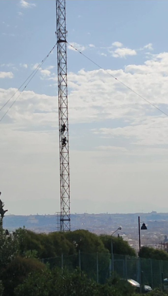 Remigio Del Grosso (@rdelgrosso) on Twitter photo Raiway sta smantellando l'antenna radio di Monte Ciocci. Il comitato di quartiere si augura che l'ampio terreno che verrà restituito al Demanio, venga annesso al Parco. <a href="/gualtierieurope/">Roberto Gualtieri</a> <a href="/lucianoghelfi/">luciano ghelfi</a> <a href="/TgrRaiLazio/">Tgr Rai Lazio</a> <a href="/romatoday/">Roma Today</a> <a href="/AnsaRomaLazio/">Ansa Roma&Lazio</a> Raiway sta smantellando l'antenna radio di Monte Ciocci. Il comitato di quartiere si augura che l'ampio terreno che verrà restituito al Demanio, venga annesso al Parco. <a href="/gualtierieurope/">Roberto Gualtieri</a> <a href="/lucianoghelfi/">luciano ghelfi</a> <a href="/TgrRaiLazio/">Tgr Rai Lazio</a> <a href="/romatoday/">Roma Today</a> <a href="/AnsaRomaLazio/">Ansa Roma&Lazio</a>