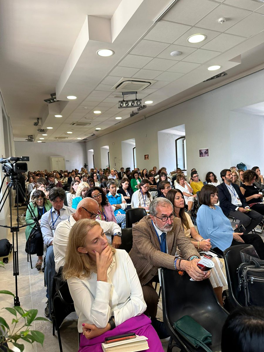 LucisulLavoro's tweet photo. Verso #SviluppoLavoroItalia

L'importanza delle Academy nelle strategie per la formazione e la qualificazione delle competenze

#LSL23 https://t.co/ejYp34jYug