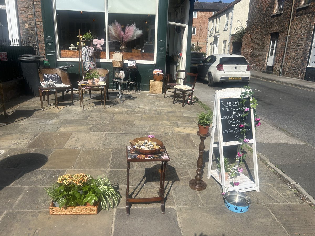 Gorgeous pottery. Our lovely #fish dishes #vintage plates #holgate. Pop into the little rabbit hole today