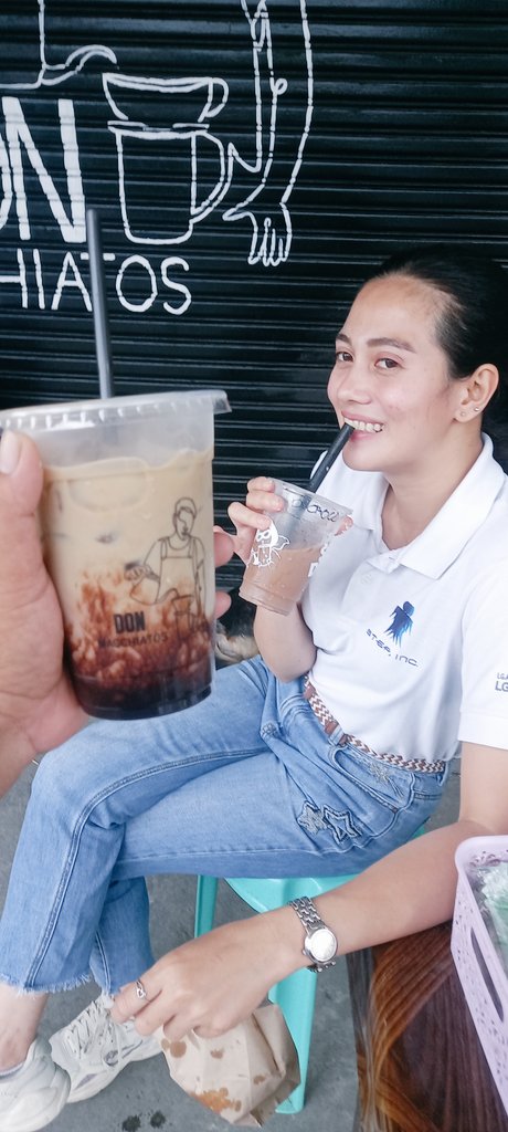 MeRightNow27's tweet photo. Tatakas sa work para mag kape! 😆 https://t.co/Ry0NUzCrLR