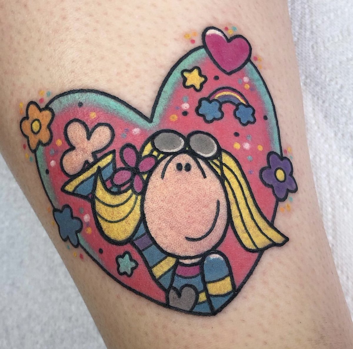 These Groovy Chick tattoos by @roxyrydertattoo are AMAZING!! 😭💖  #GroovyChick #BangOnTheDoor #y2k #2000s #nostalgia #90s #tattoo #art, image size:1200x1188